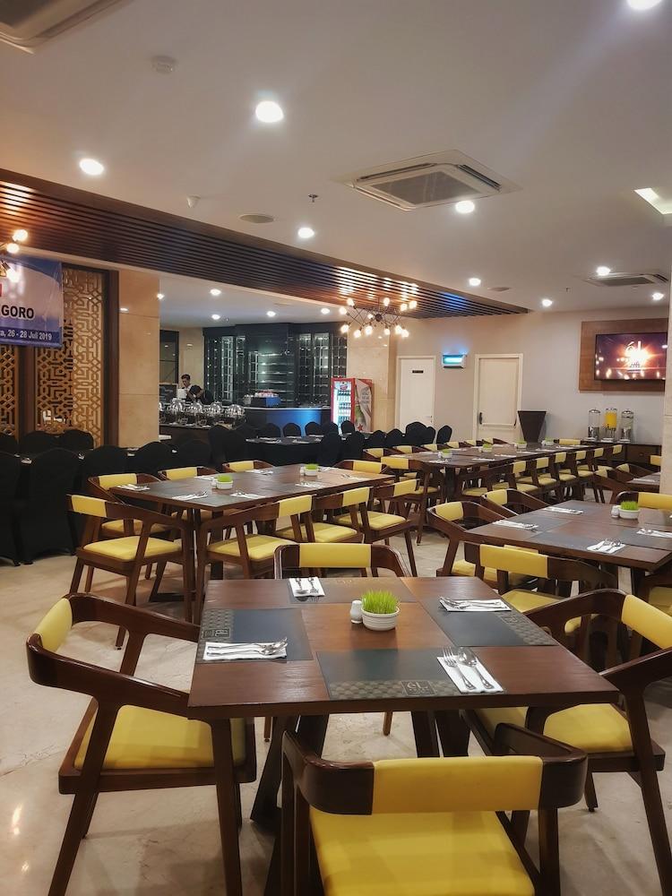 El Hotel Yogyakarta Malioboro Exterior photo